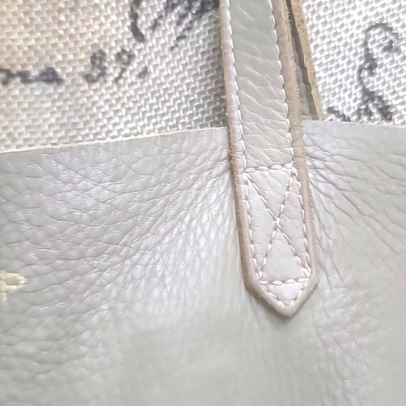 Cuyana taupe peppbled leather large tote. Gently worn condition - Picture 4 of 11